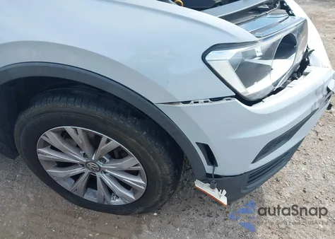 2018 Volkswagen Tiguan 2.0T S z USA, uszkodzony, nr VIN 3VV0B7AX0JM058334